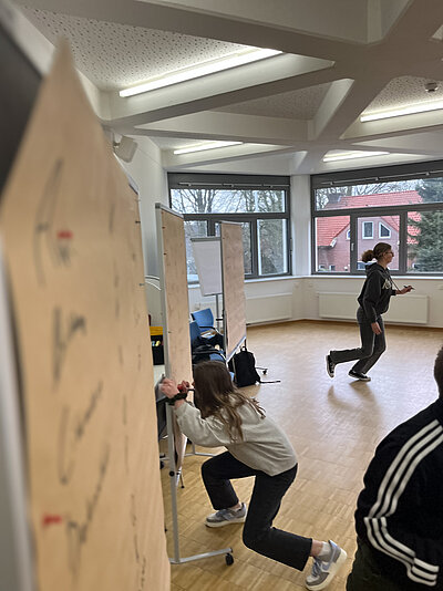 Der Startworkshop dient der spielerischen Auseinandersetzung mit der eigenen digitalen Lebenswelt.